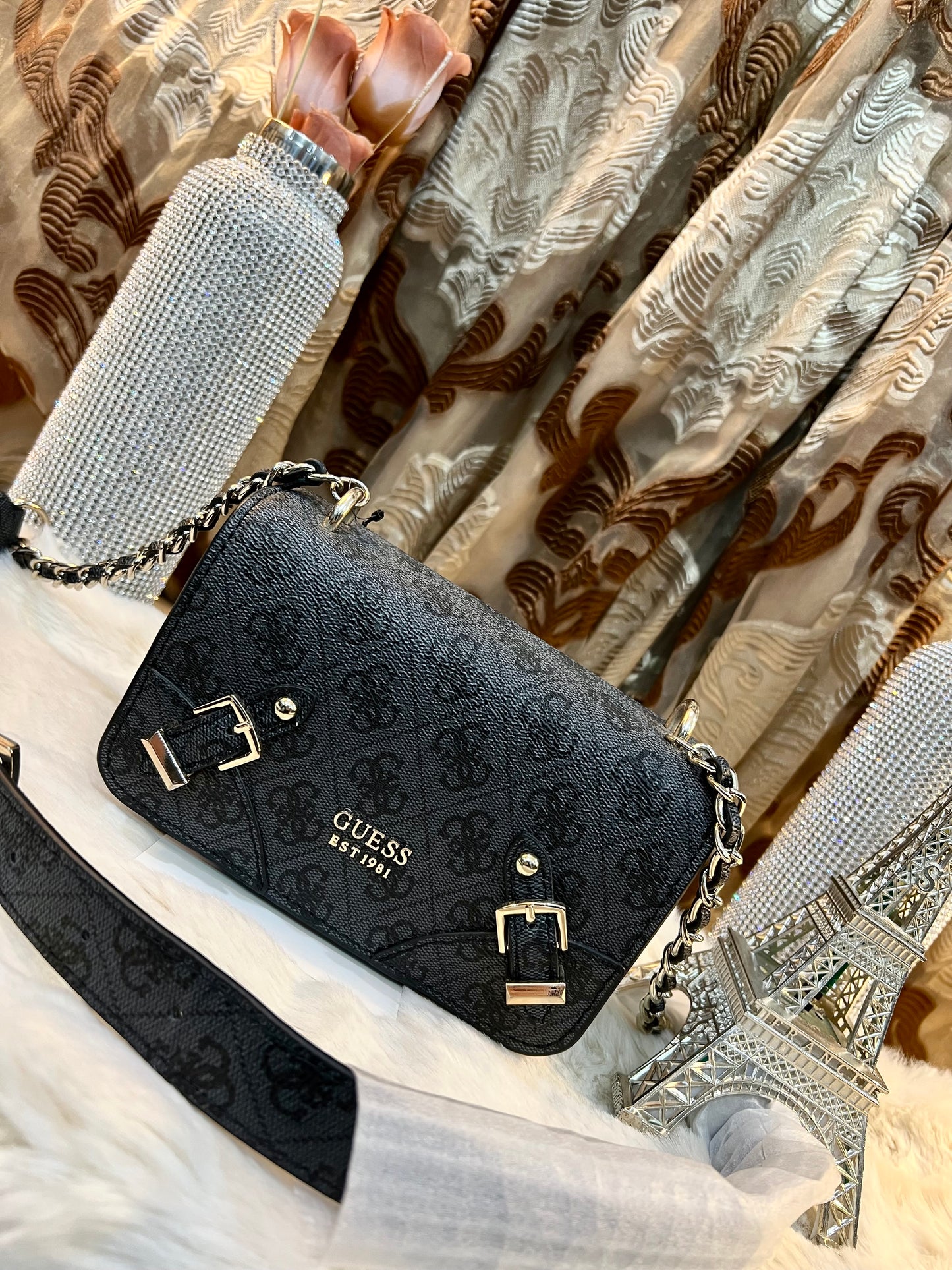 حقيبة كروس بودي صغيرة من GUESS MINI DIDI
