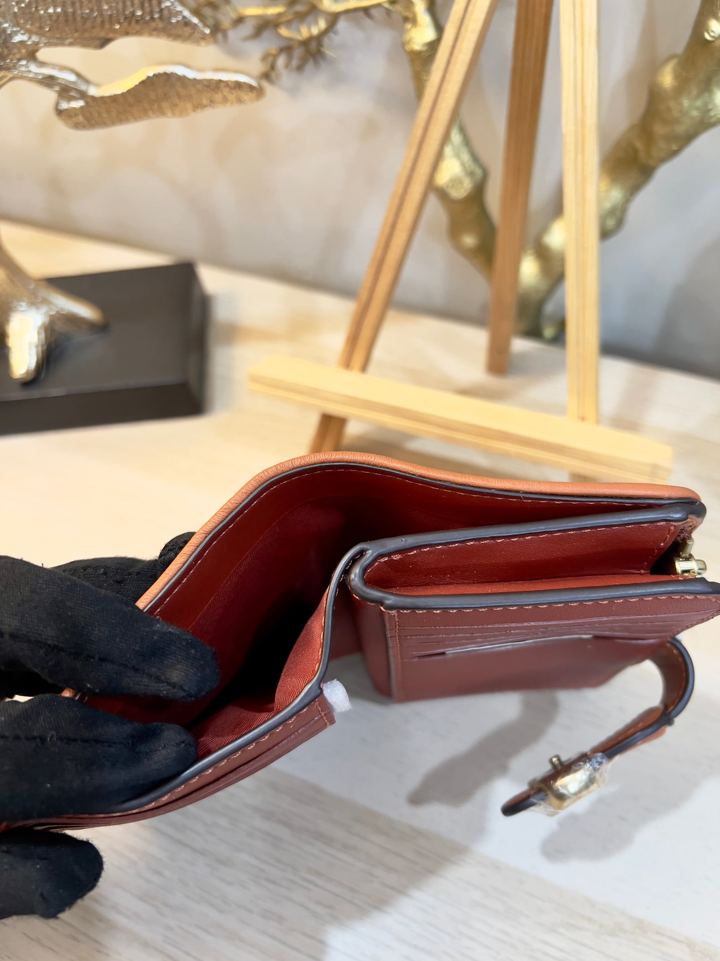 تخفيضات هائلة ‼️‼️ حقيبة كوتش متوسطة الحجم قابلة للطي بسحاب في الزاوية (من متجر بوتيك) بها طية - بدون بطاقة السعر