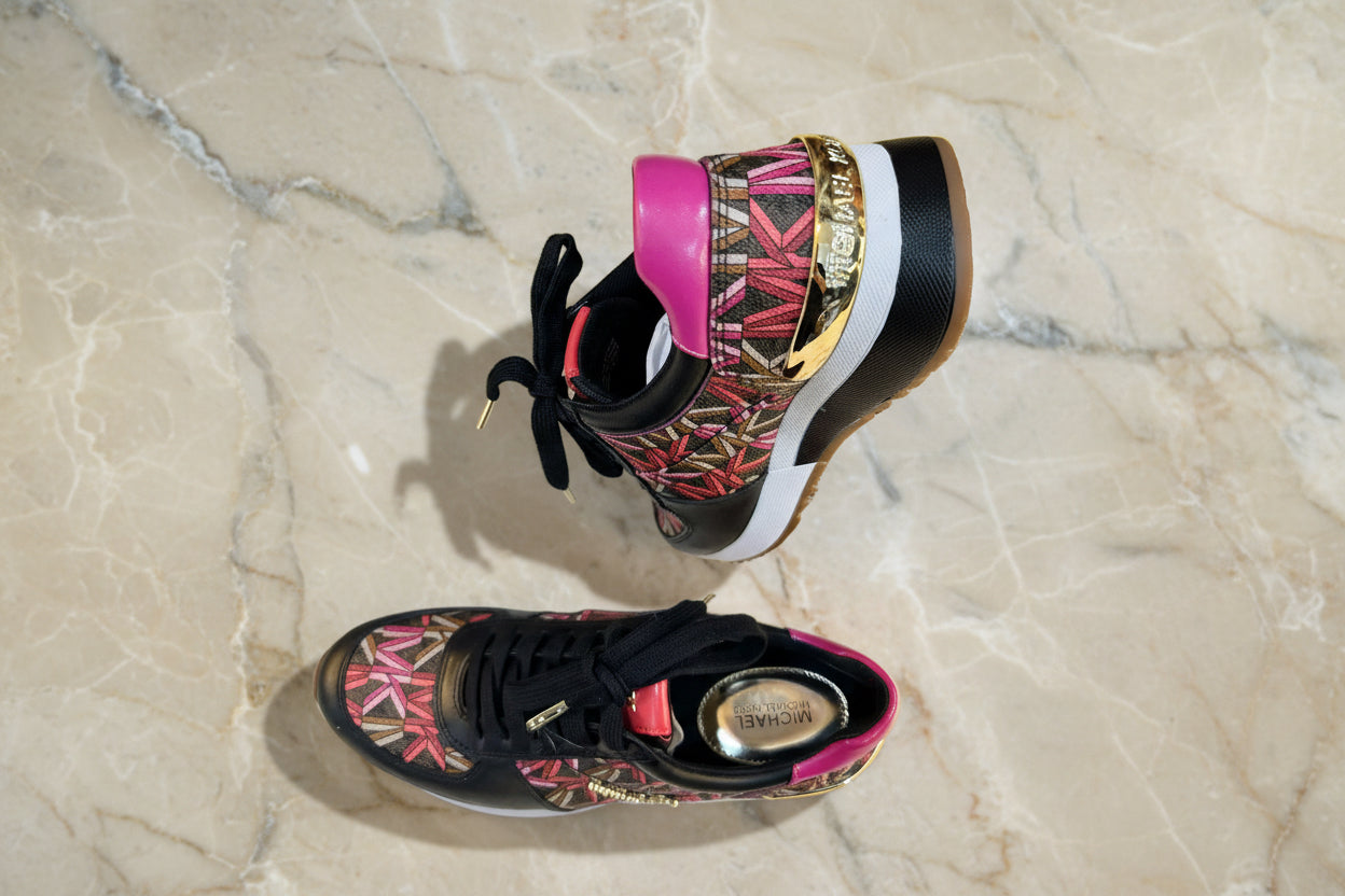 MICHAEL KORS TRAINER SHOES SIZE 5.5 CAN FIT TO SIZE 5