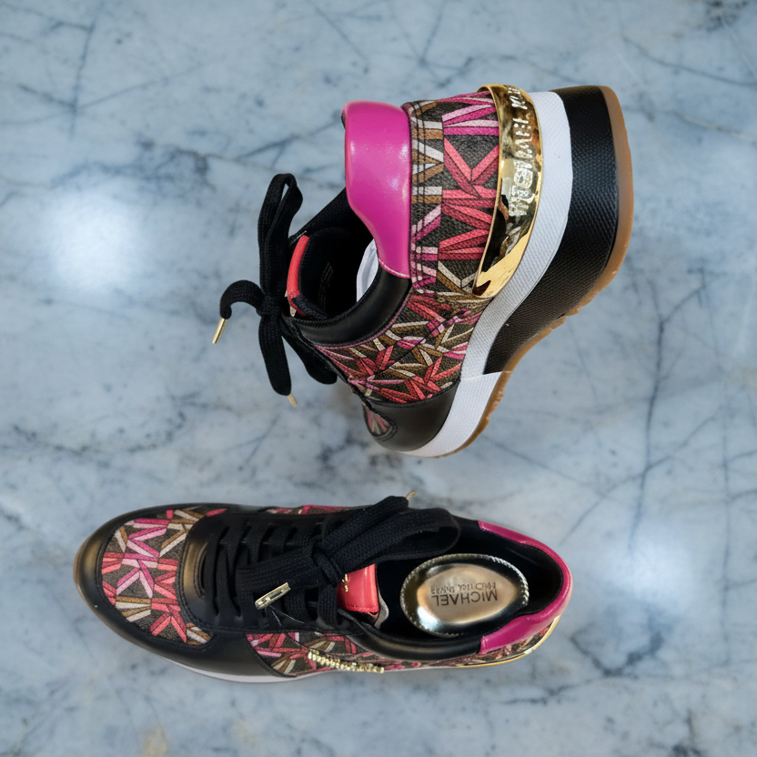 MICHAEL KORS TRAINER SHOES SIZE 5.5 CAN FIT TO SIZE 5
