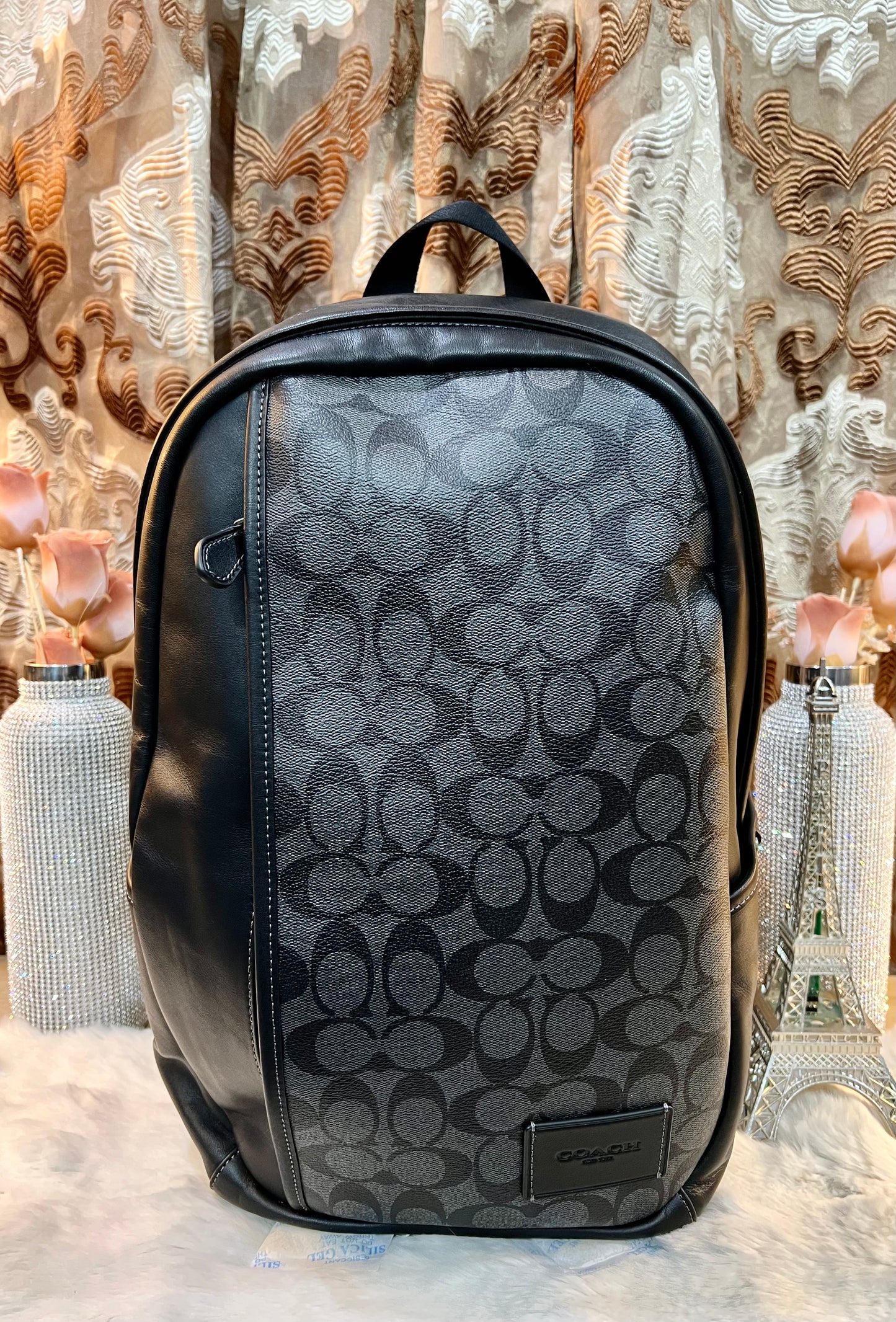 حقيبة ظهر كبيرة من كوتش - لون أسود فحمي مميز