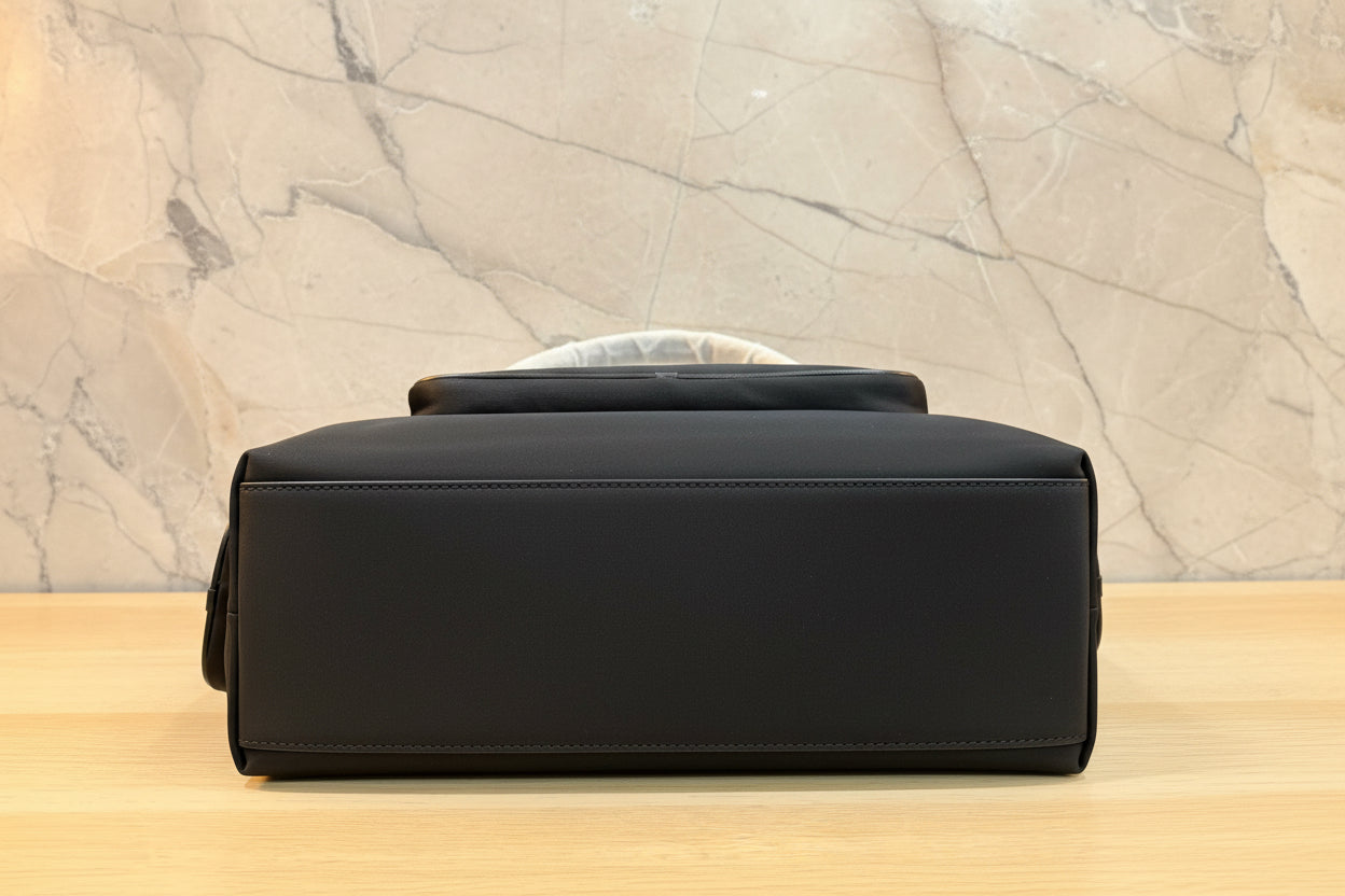 حقيبة مايكل كورس كاي للكمبيوتر المحمول - كبيرة - سوداء