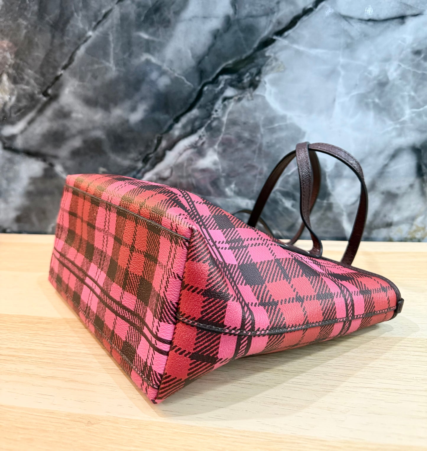 حقيبة كوتش ميني سيتي توت بنقشة مربعات الظل