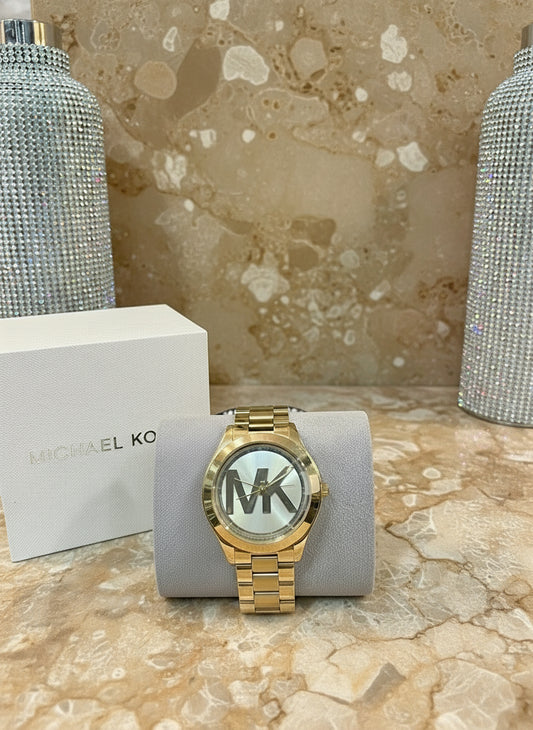 وجه كبير سليم من مايكل كورس