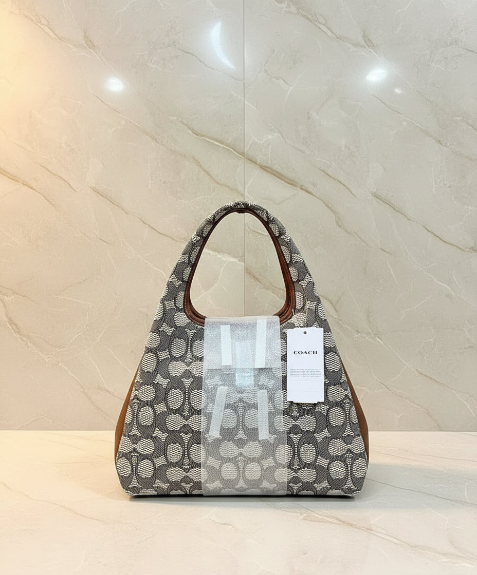 كوتش لانا بتوقيع جاكار