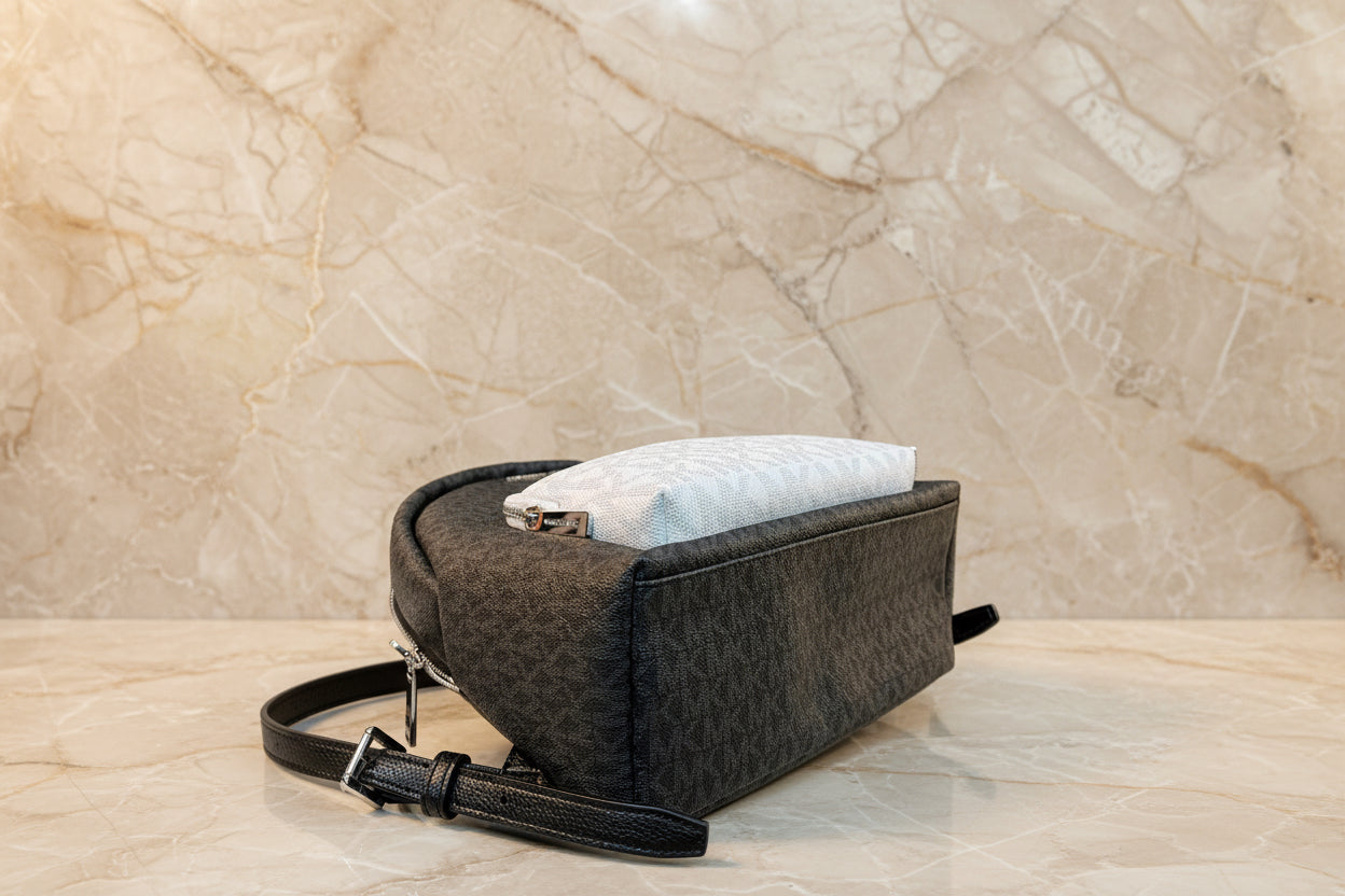 MICHAEL KORS MEDIUM ERIN BACKPACK SIGNATURE BLACK/WHITE