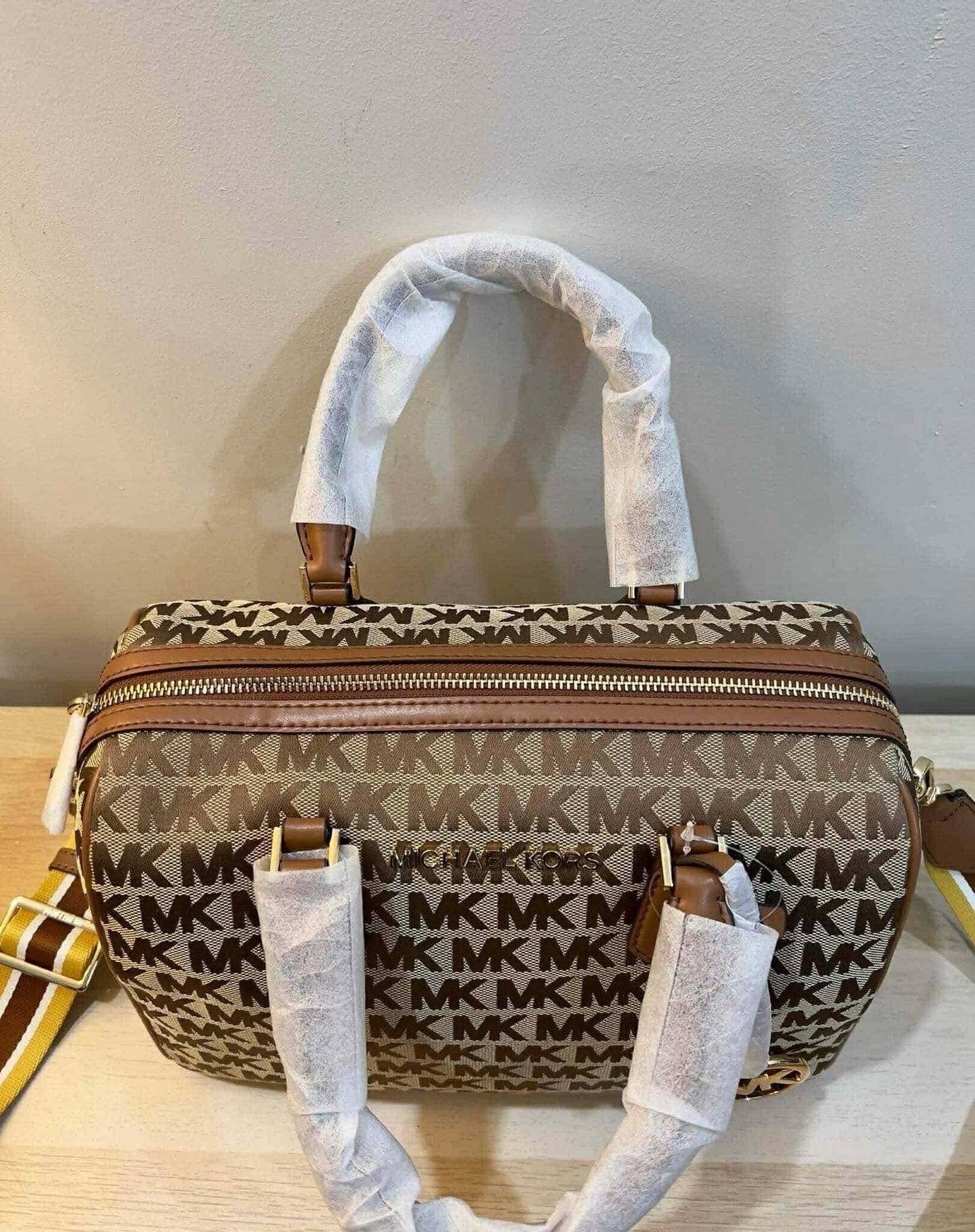 BUNDLE ‼️ MICHAEL KORS BEDFORD DUFFLE LARGE IN SIGNATURE JACQUARD & MEDIUM BIFOLD CORNER ZIP WALLETS