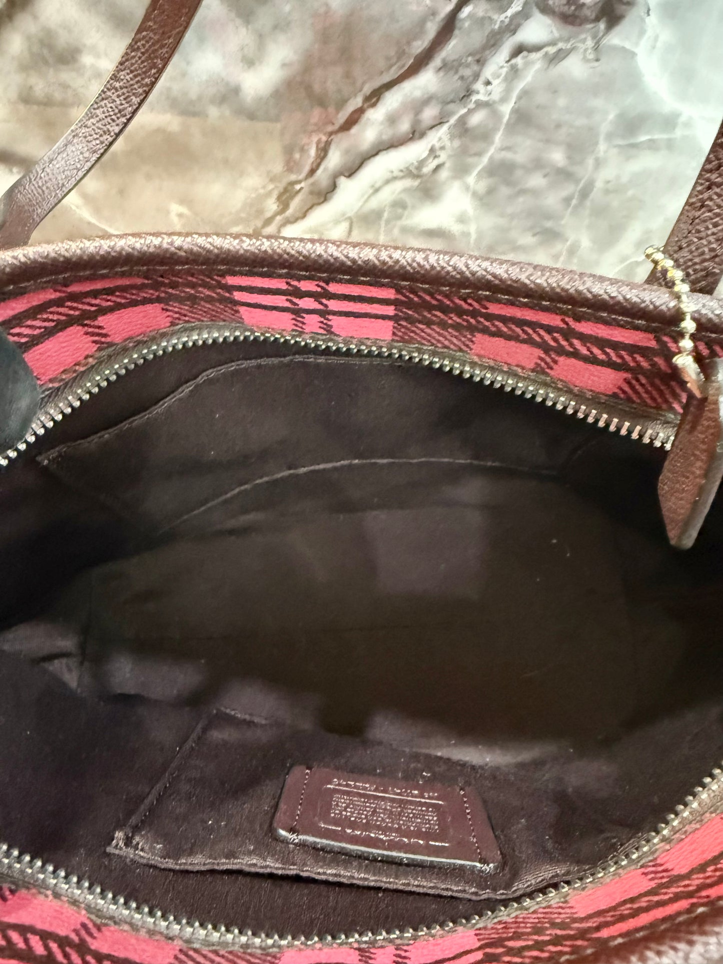 حقيبة كوتش ميني سيتي توت بنقشة مربعات الظل