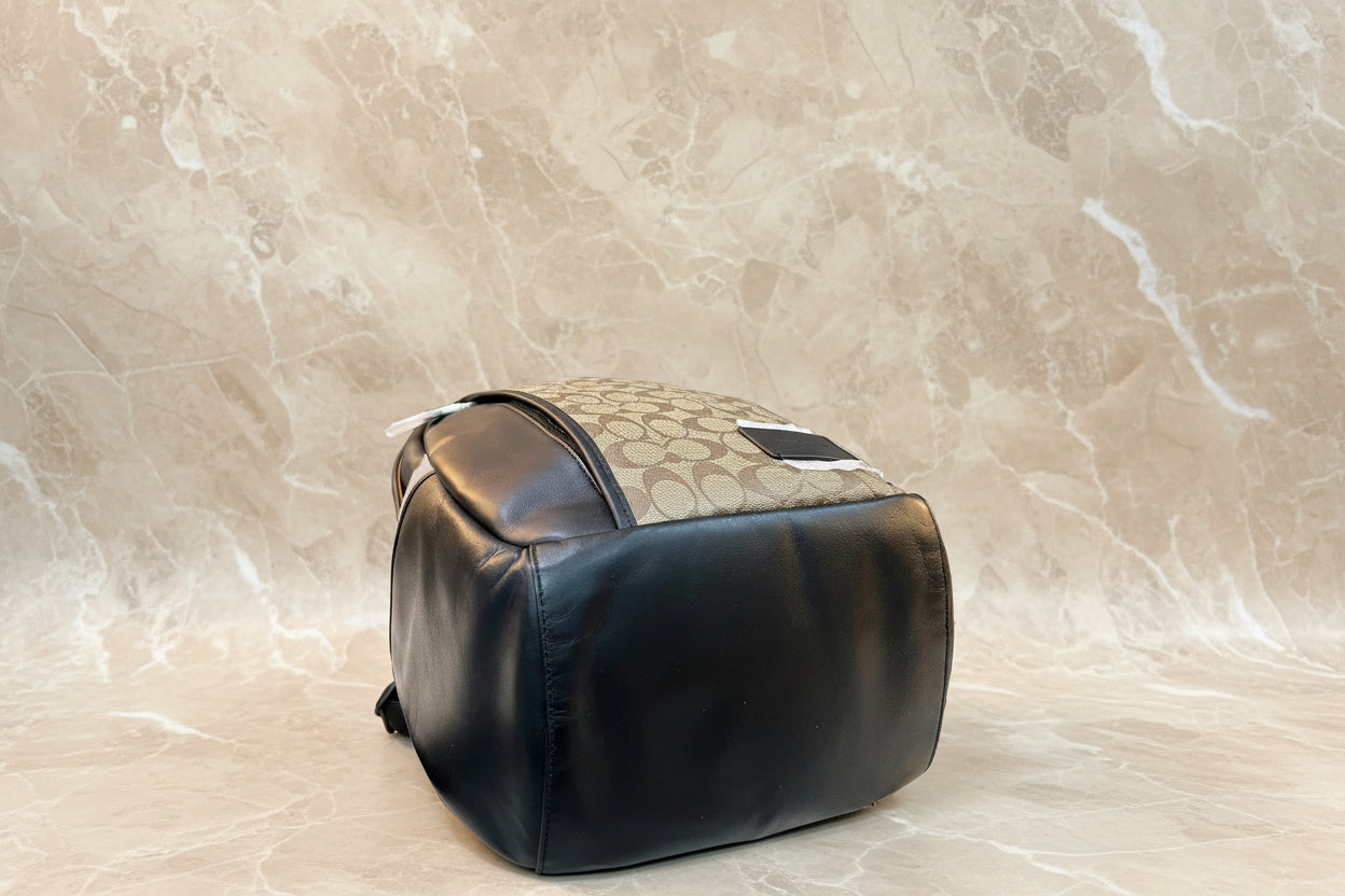 حقيبة ظهر كبيرة من كوتش