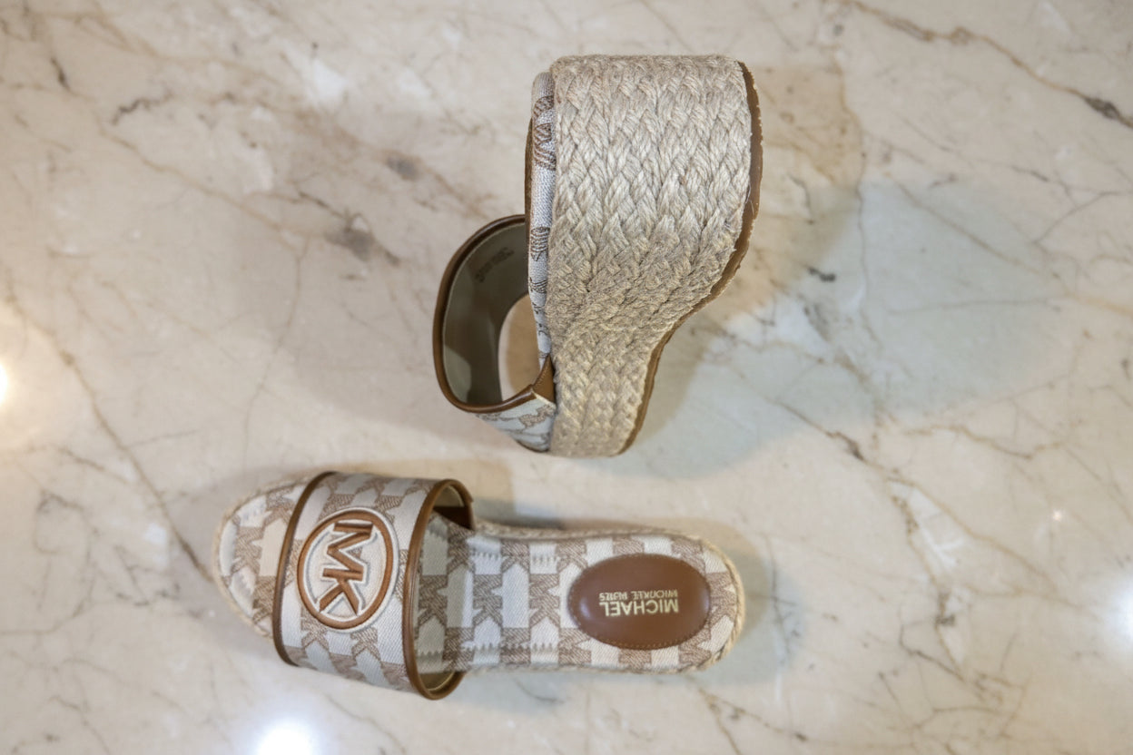MICHAEL KORS INDIRA WEDGE - JACQUARD BEIGE SIZE 6 CAN FIT TO SIZE 6.5