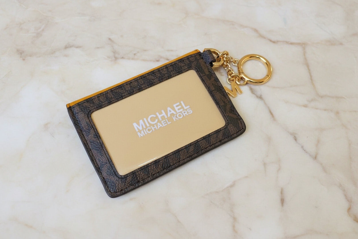 MICHAEL KORS CARD CASE FLAP - SIGNATURE BROWN/MUSTARD YELLOW