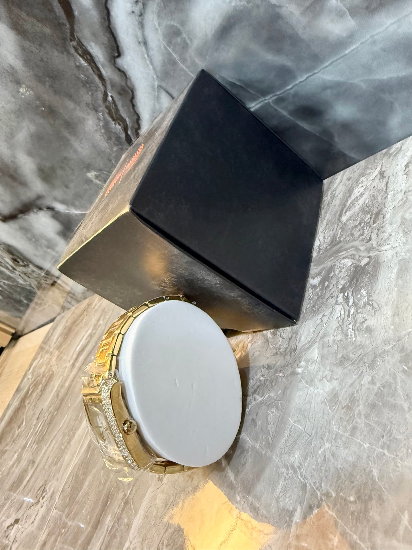 ساعة مايكل كورس إيمري ذهبية اللون - صغيرة مستطيلة