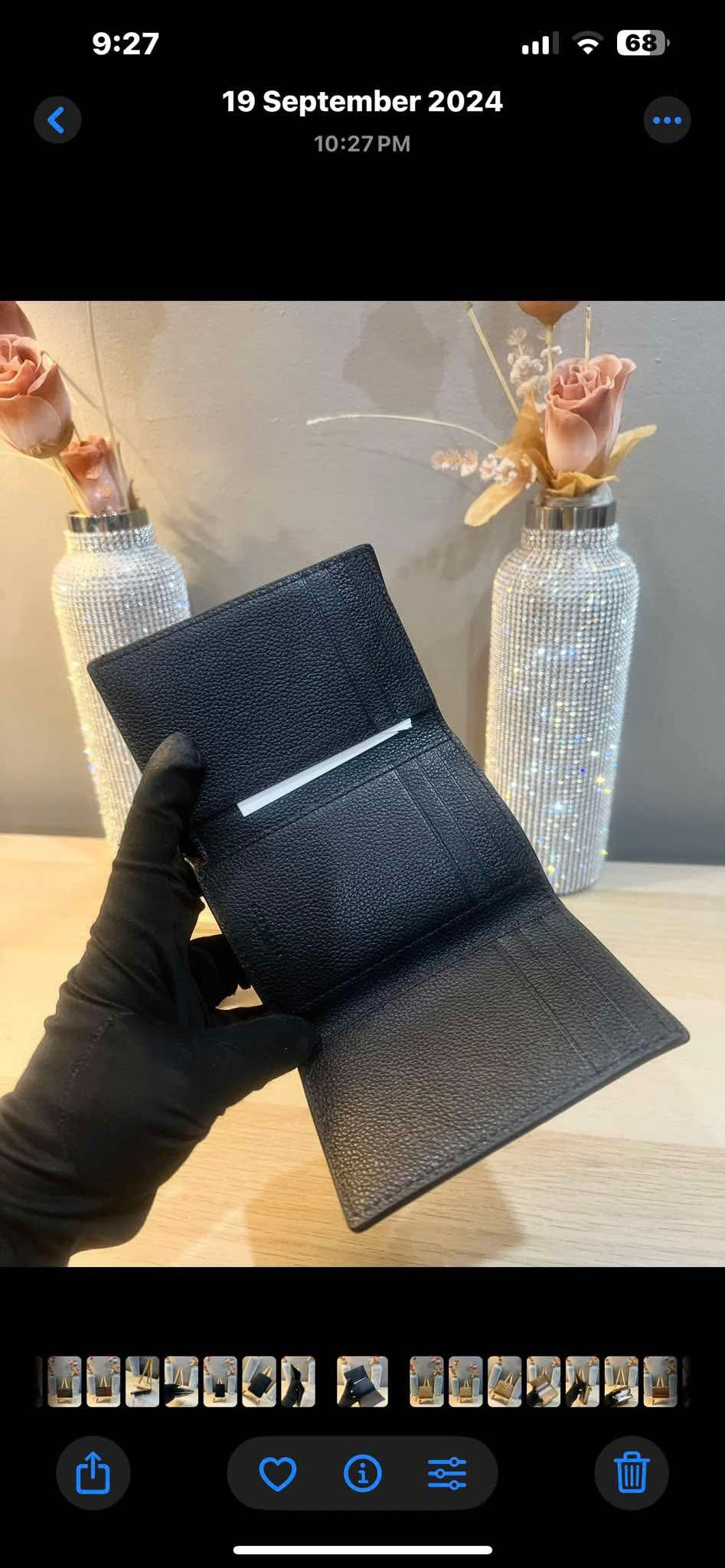 محفظة كوتش ثلاثية الطي