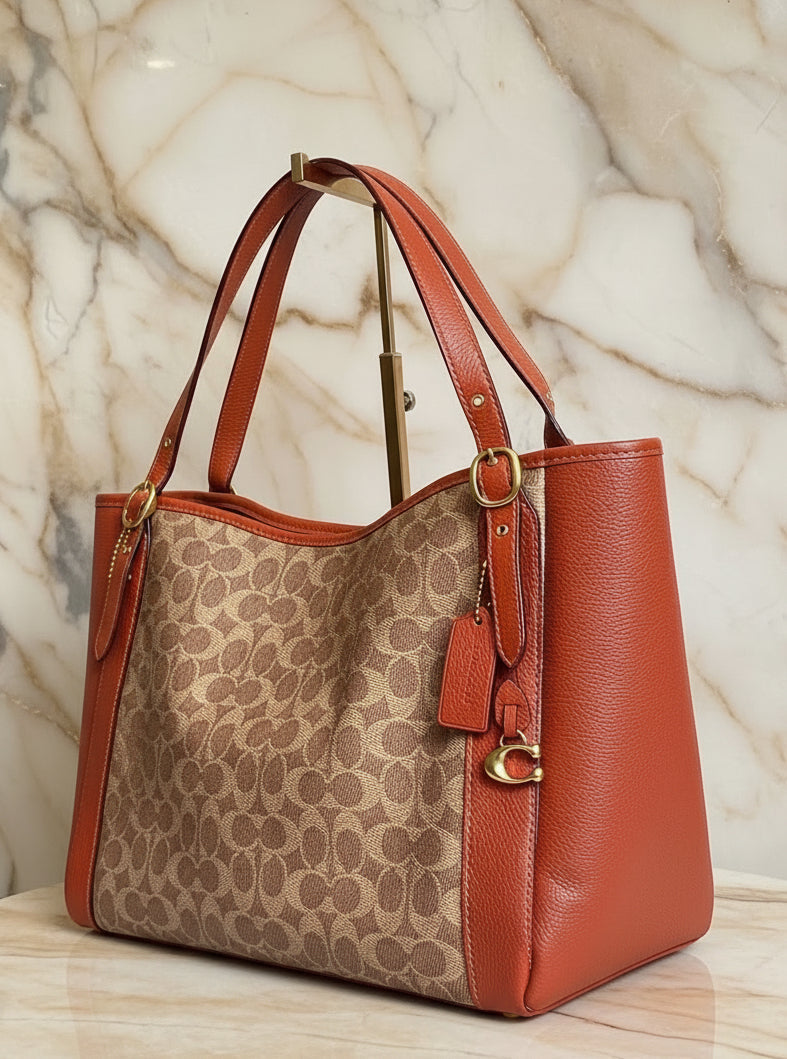 COACH ALANA ZIP TOTE IN SIGNATURE CANVAS - TAN RUST