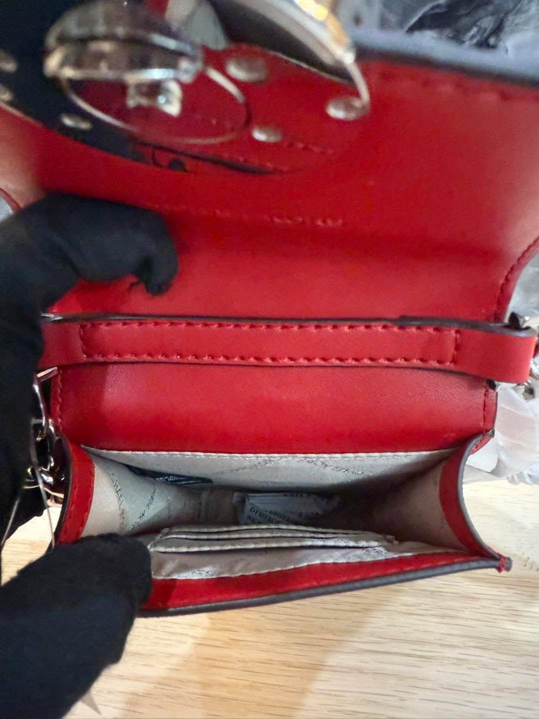 MICHAEL KORS CARMEN SMARTPHONE CROSSBODY - RED