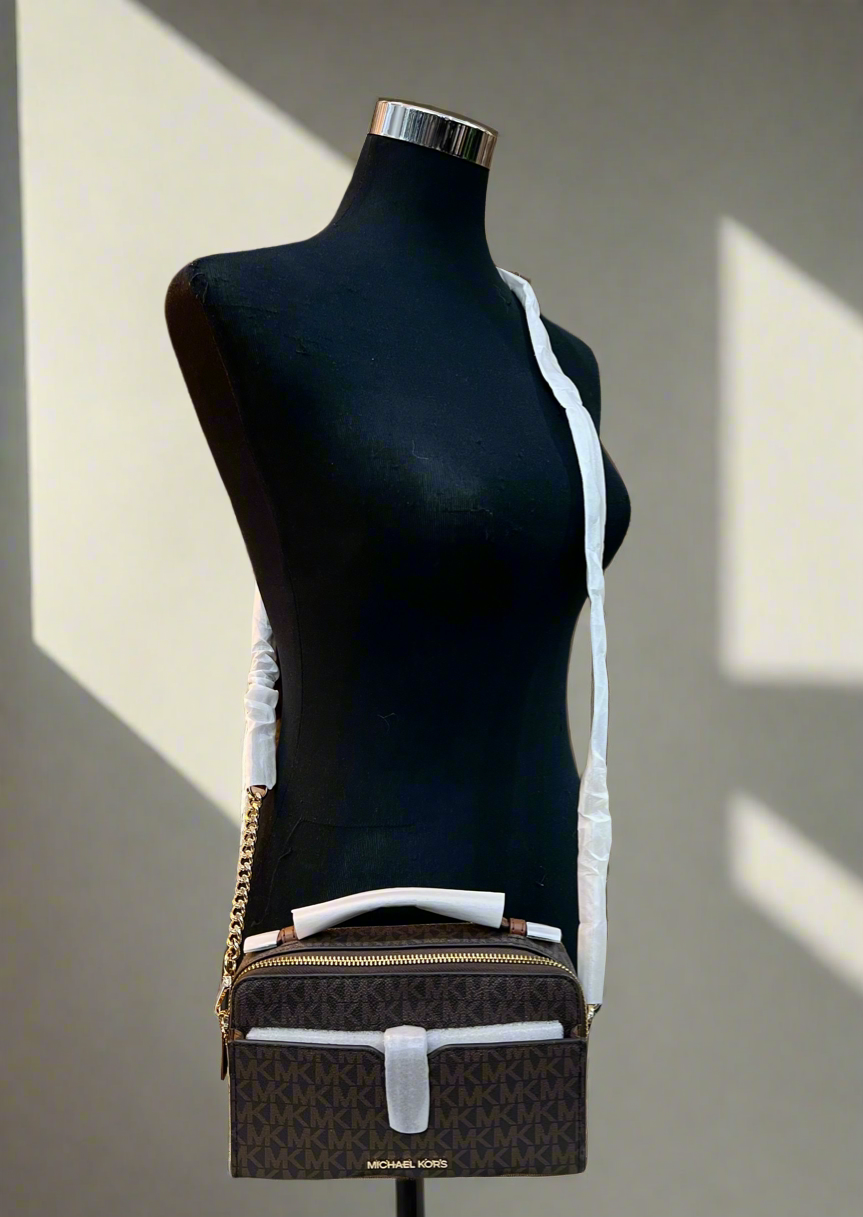 MICHAEL KORS SIGNATURE DOUBLE ZIP SMARTPHONE CROSSBODY - BROWN