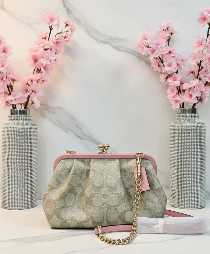 COACH NORA KISSLOCK CLUTCH/CROSSBODY IN SIGNATURE CHALK/IVORY/PINK