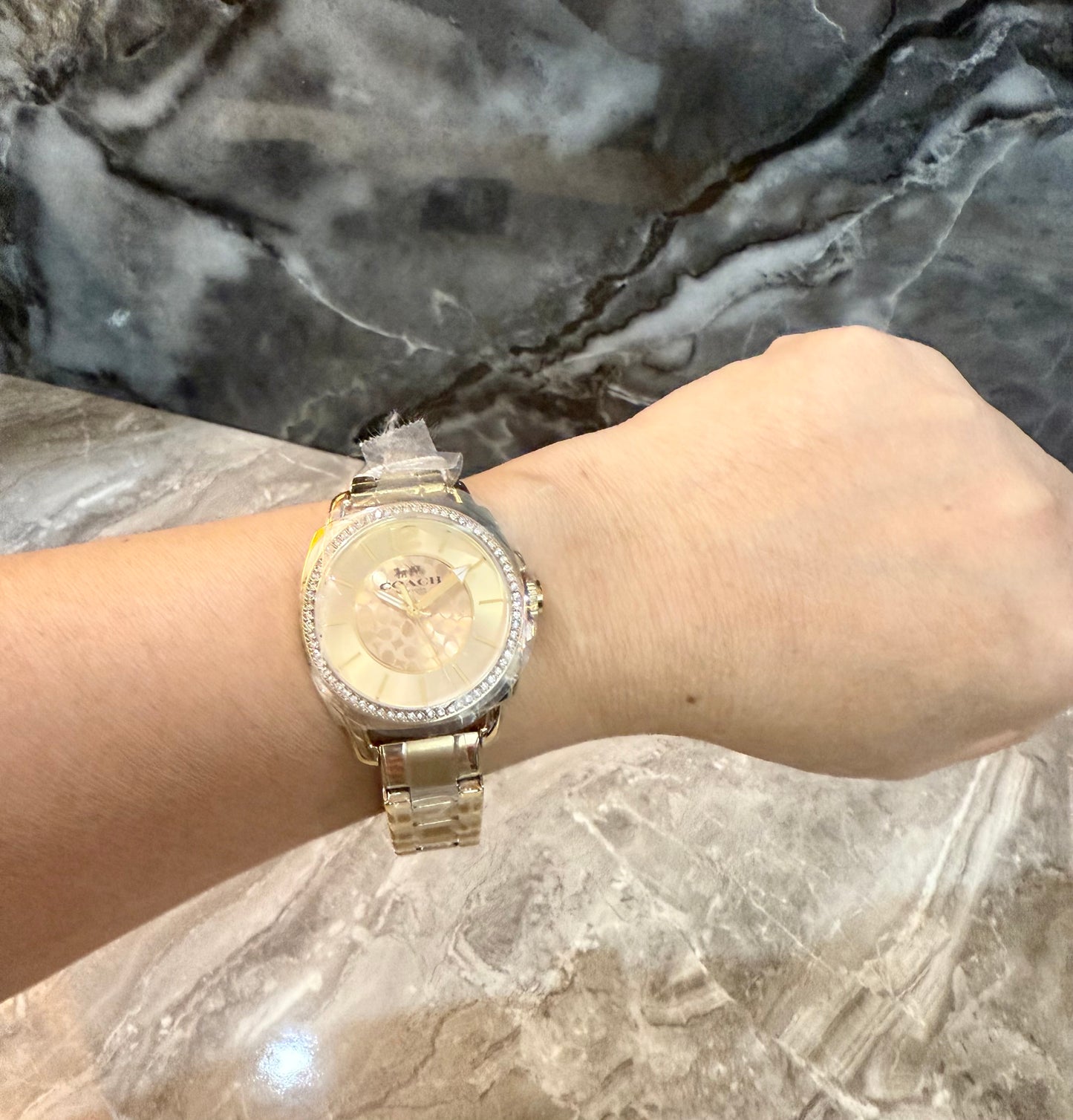 ساعة كوتش بوي فريند ذهبية من الفولاذ المقاوم للصدأ