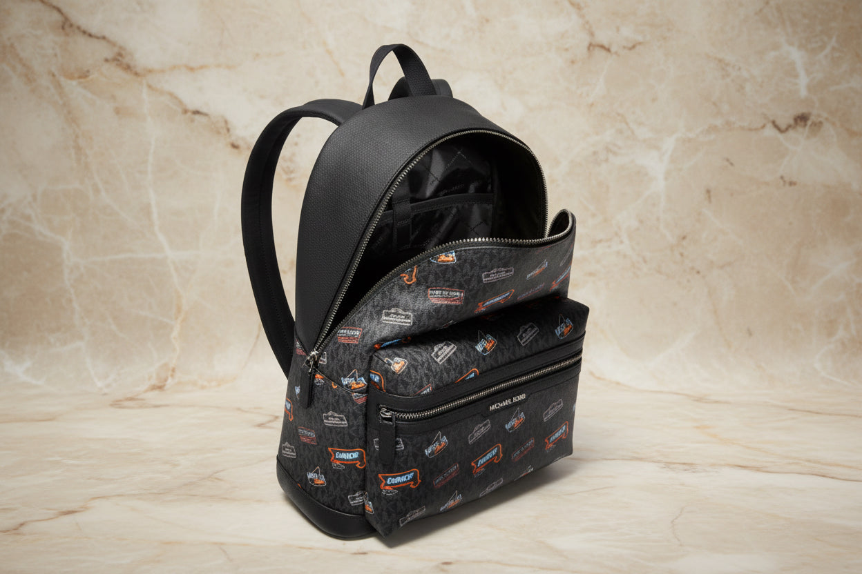 حقيبة ظهر مايكل كورس كوبر مزينة بشعار العلامة التجارية - أسود