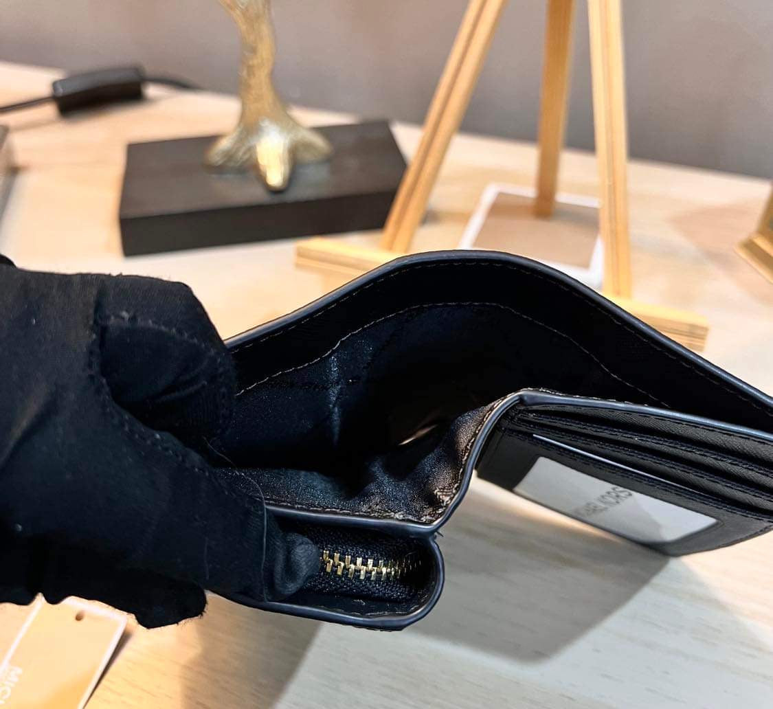 محفظة مايكل كورس متوسطة الحجم ثنائية الطي بسحاب للعملات المعدنية