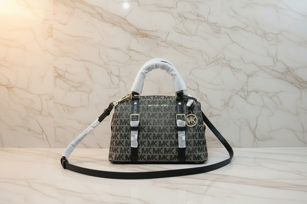 MICHAEL KORS GINGER SIGNATURE SMALL DUFFLE BAG - OLIVE GREEN