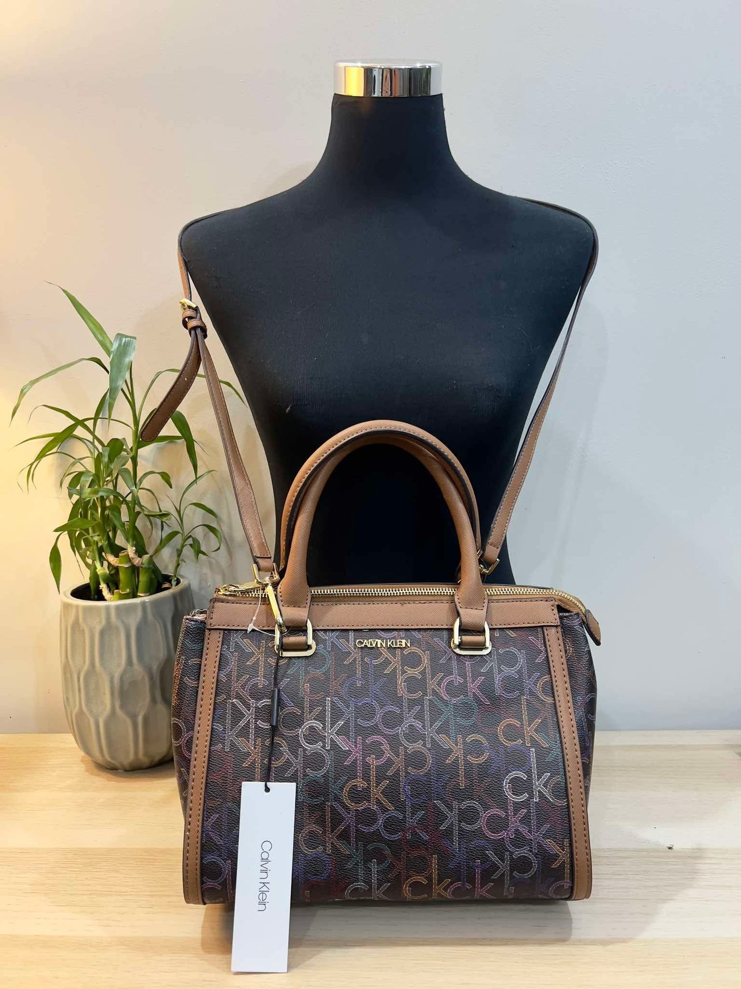 CALVIN KLEIN BUNDLE BAG & LONG WALLET JANAE SATCHEL CROSSBODY BAG IN SIGNATURE BROWN