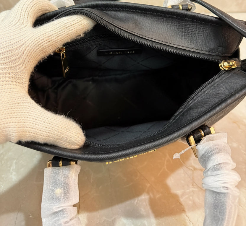 MICHAEL KORS JET SET TRAVEL ZIP TOTE XS LOGO BLACK BROWN COLOR