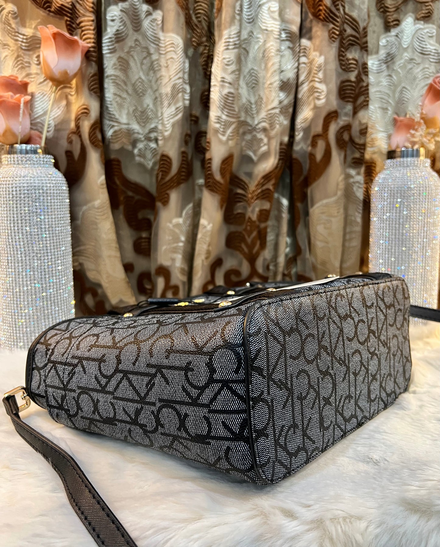 CALVIN KLEIN SATCHEL IN SIGNATURE CHARCOAL BLACK