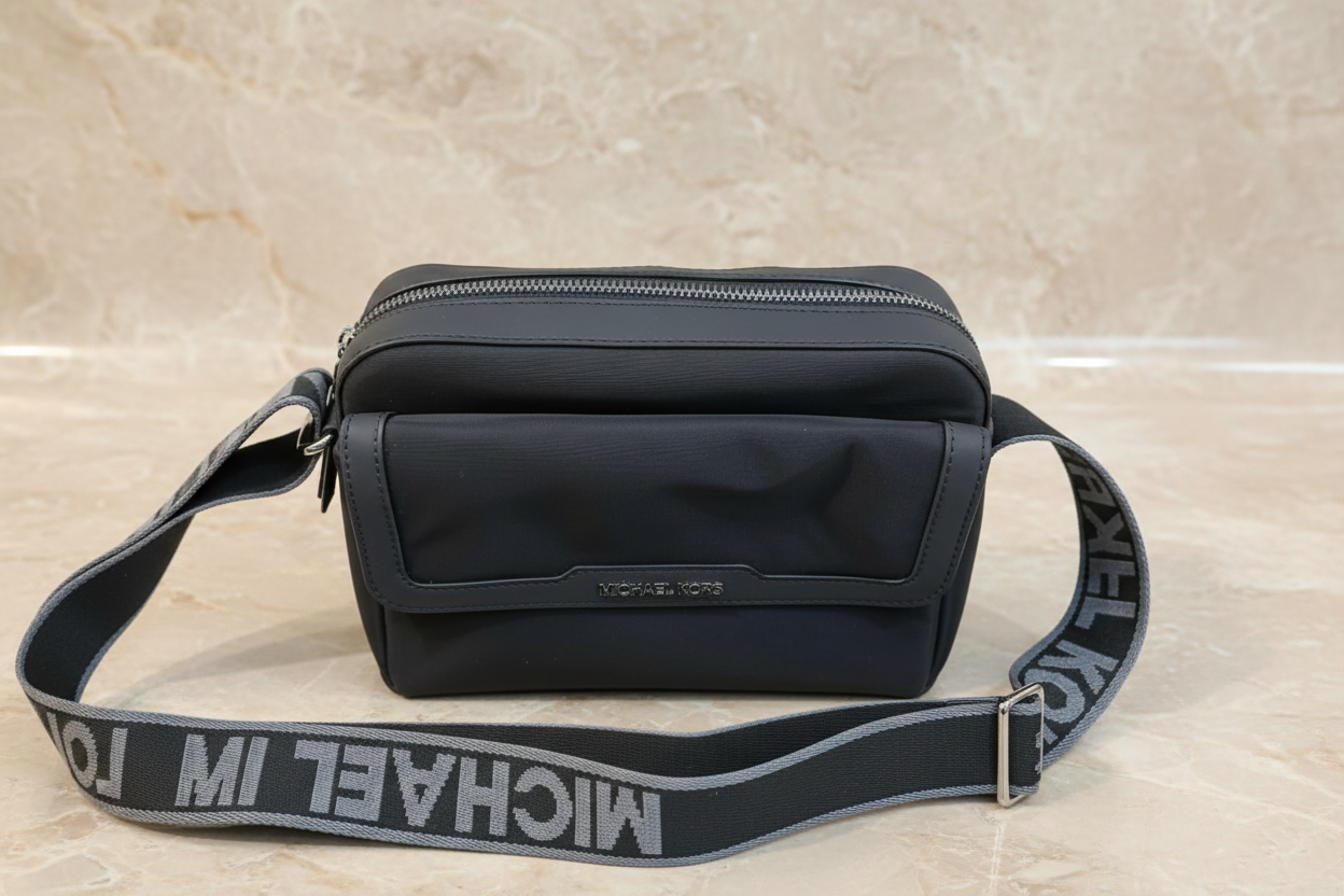 MICHAEL KORS LAUTNER MEDIUM FLAP MESSENGER - NYLON - BLACK