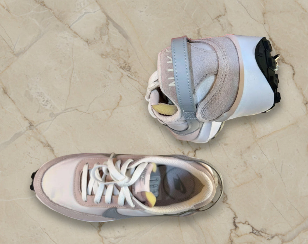NIKE WAFFLE DEBUT WOMEN’S SHOES - SIZE: US 8.5/EURO 40/25.5CM