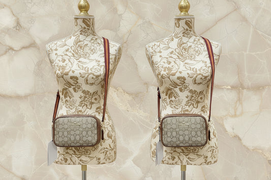 حقيبة كاميرا من كوتش جيمي بنقشة الجاكار المميزة - حزام سميك