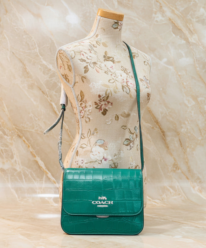 حقيبة كروسبودي كوتش برين ذات غطاء قلاب - لون اليشم