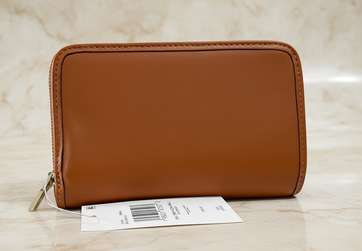 SALE ‼️‼️COACH TABBY MEDIUM BIFOLD CORNER ZIP COIN ( FROM BOUTIQUE STORE ) WITH CREASE -