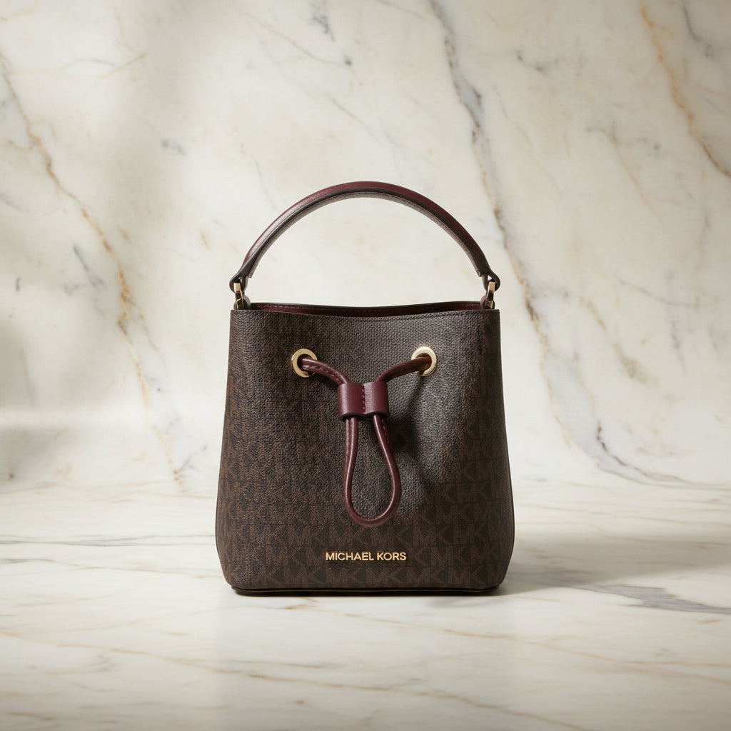MICHAEL KORS SURI BUCKET IN SIGNATURE CANVAS