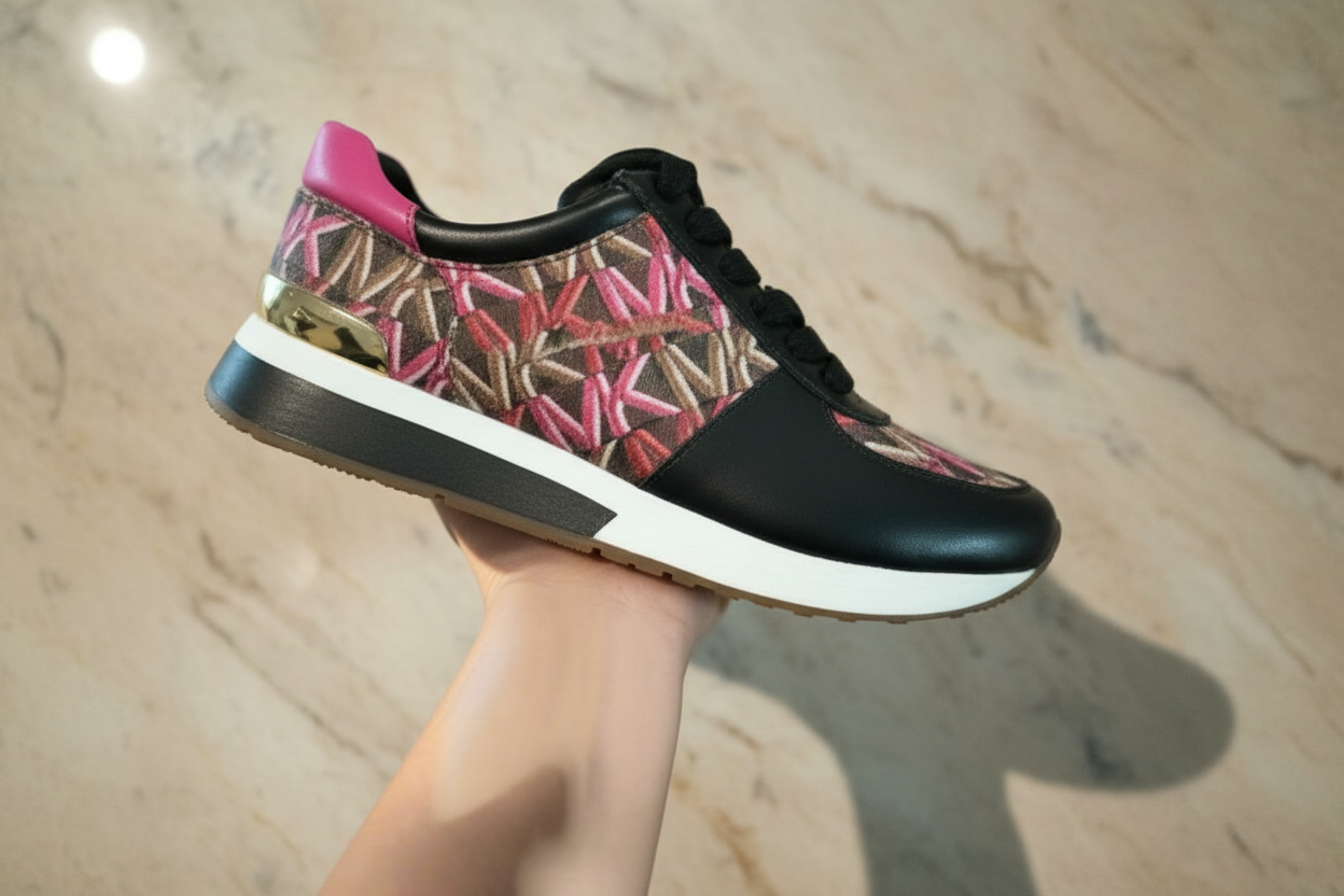 MICHAEL KORS TRAINER SHOES SIZE 5.5 CAN FIT TO SIZE 5