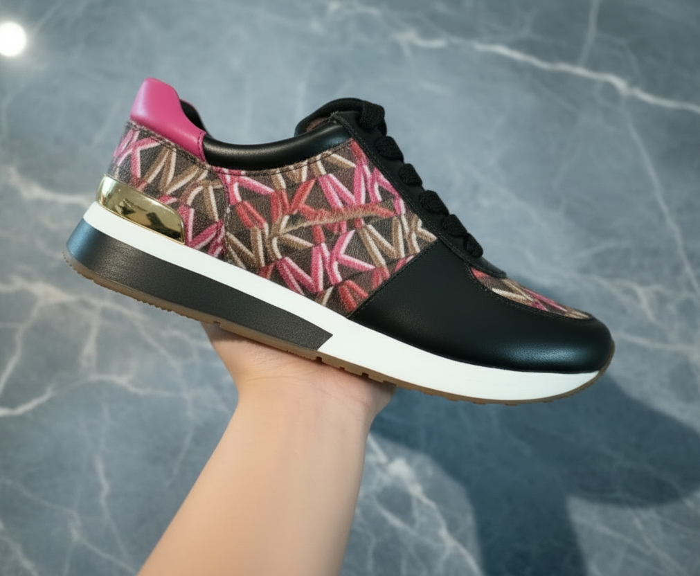 MICHAEL KORS TRAINER SHOES SIZE 5.5 CAN FIT TO SIZE 5