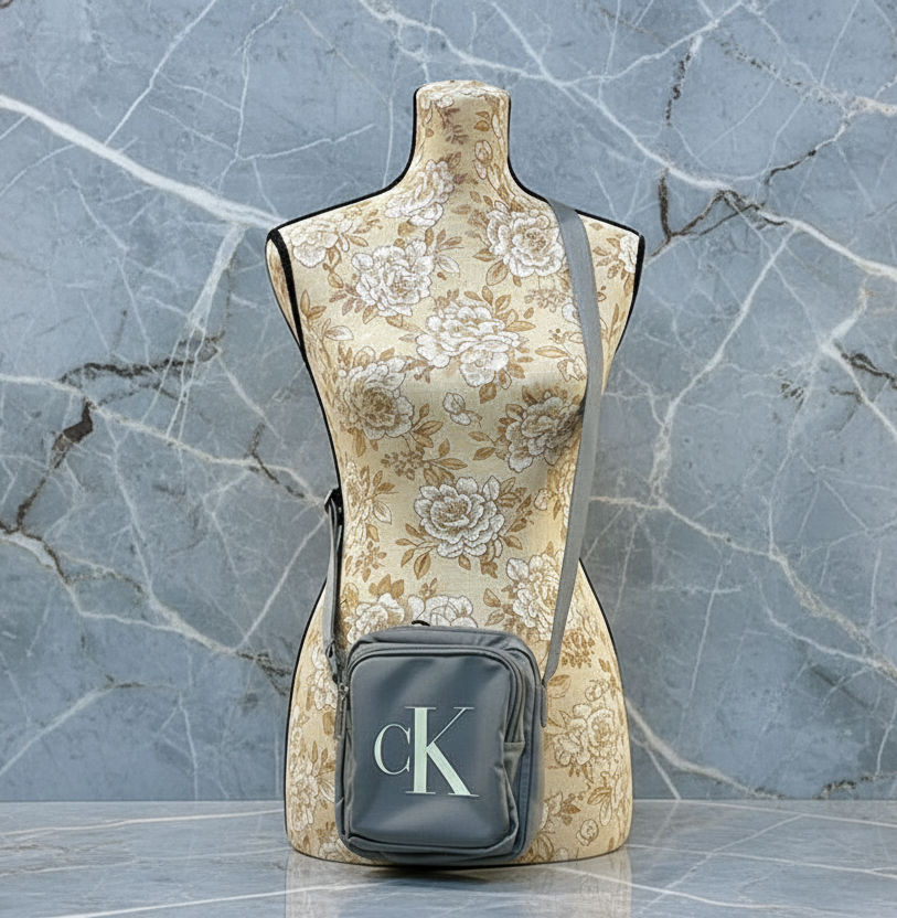 CALVIN KLEIN SPORT ESSENTIAL CAMERA BAG 17 - GRAY