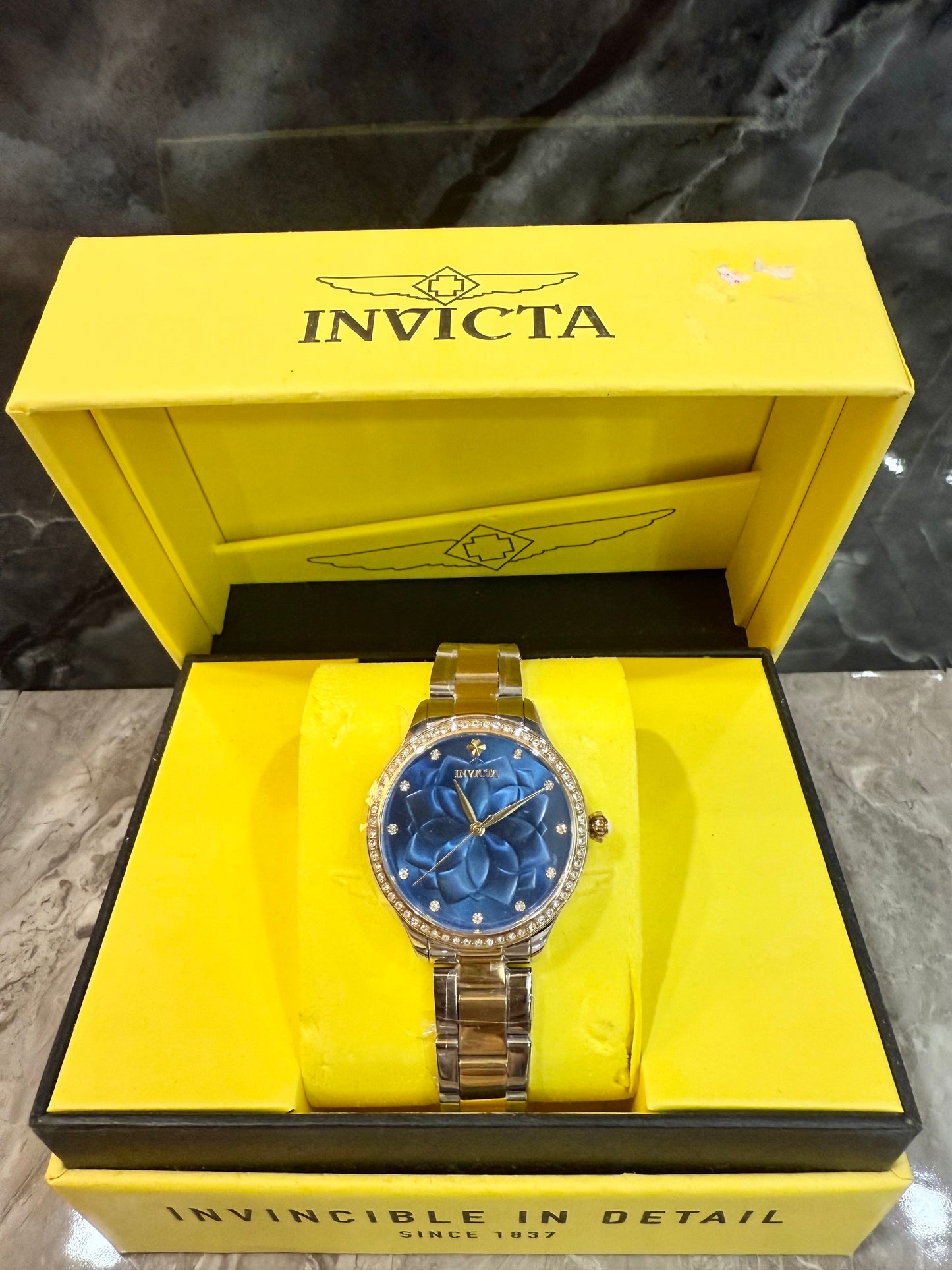 ساعة إنفيكتا وايلد فلاور - لونان