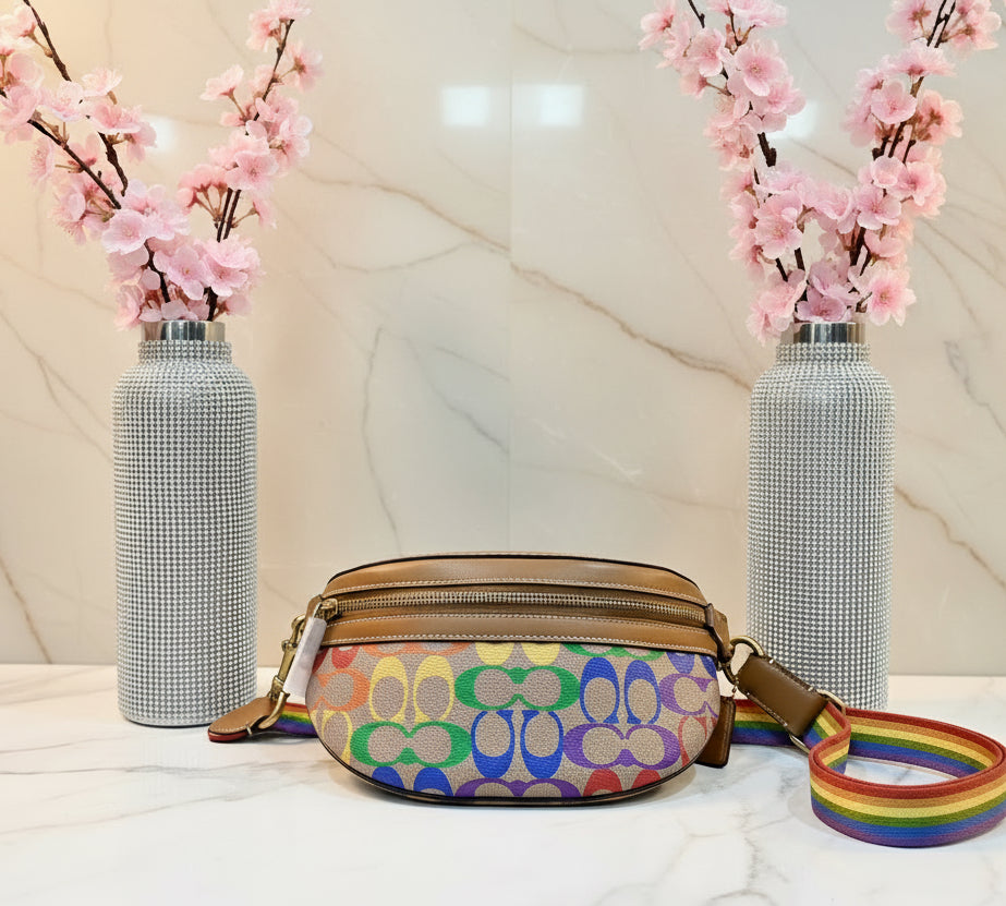 COACH BETHANY WAISTPACK/BELTBAG/BODYBAG - IN RAINBOW SIGNATURE - MISSING PRICE TAG
