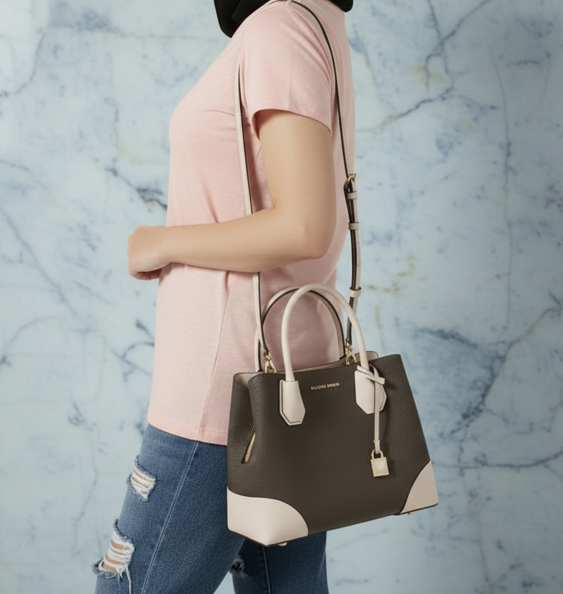 MICHAEL KORS MERCER GALLERY MEDIUM LOGO SATCHEL BAG - BROWN/SOFT PINK