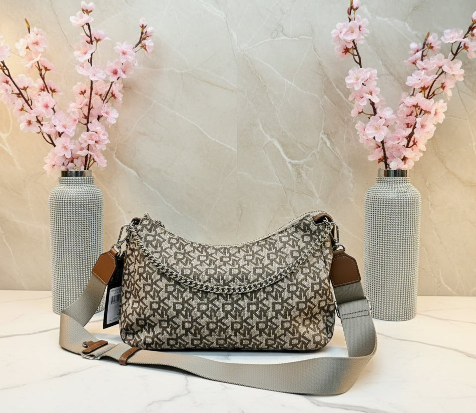 حقيبة كتف/حقيبة كروس بودي كبيرة الحجم من دي كيه إن واي كايرو