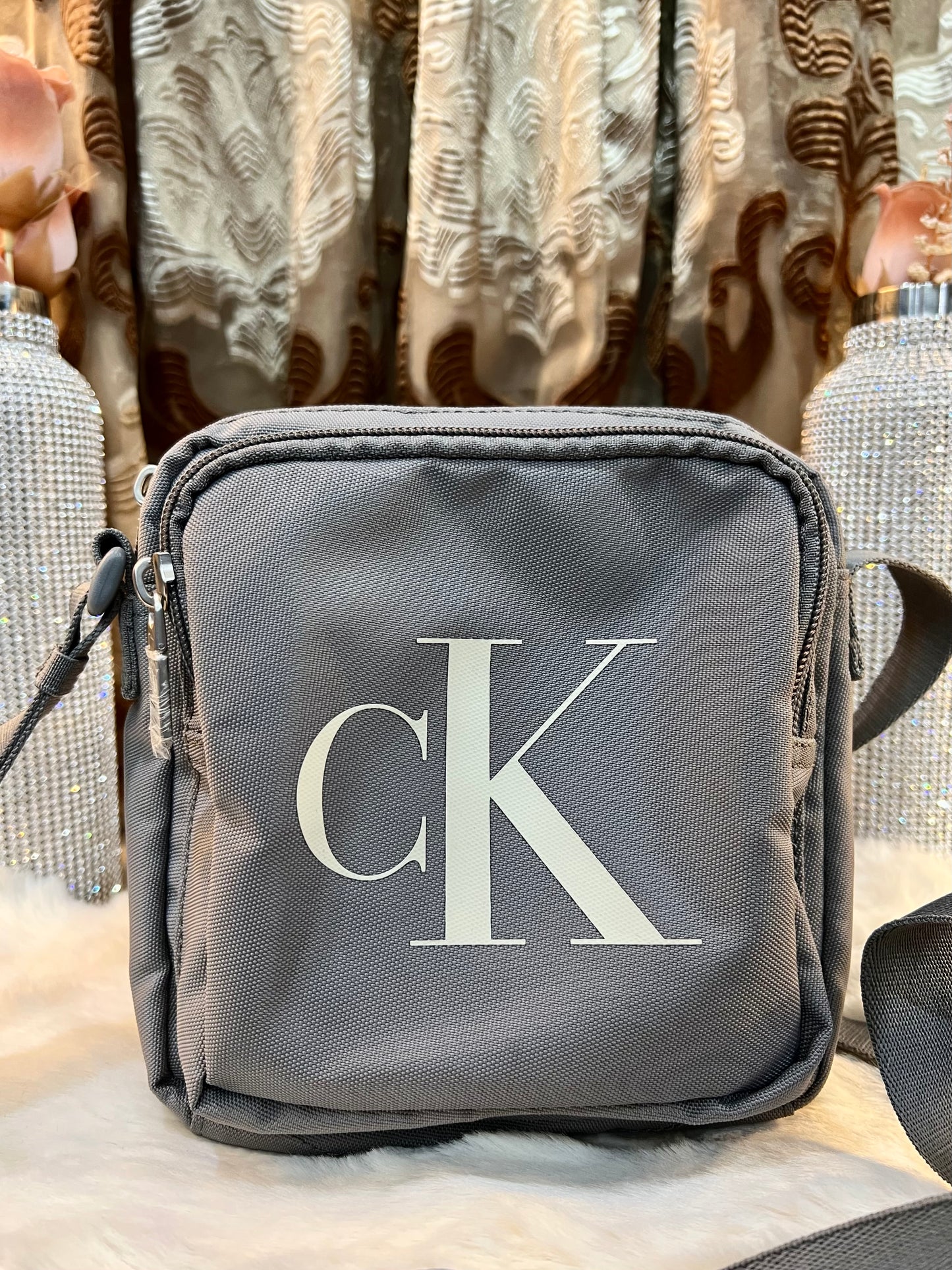CALVIN KLEIN SPORT ESSENTIAL CAMERA BAG 17 - GRAY