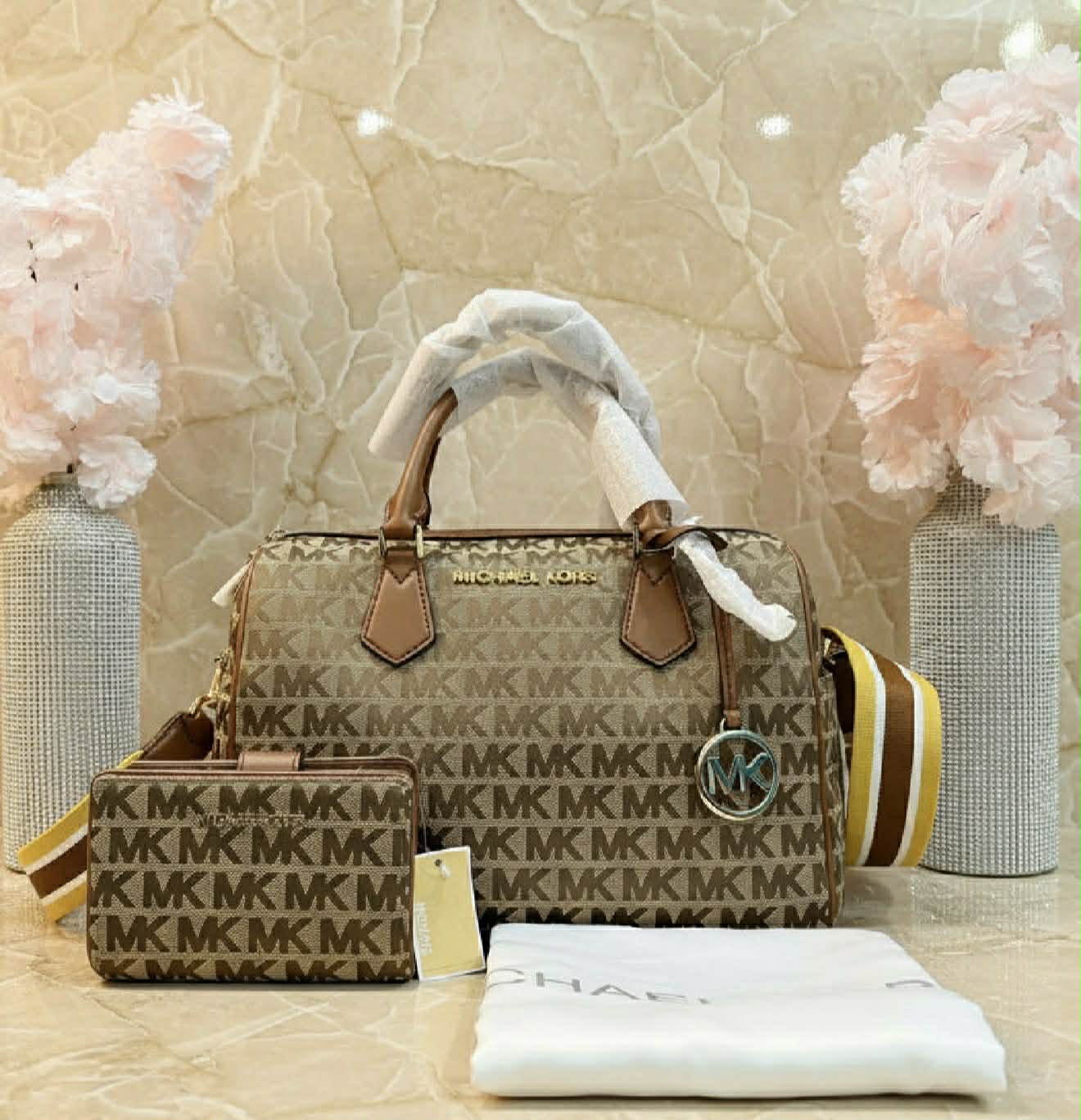 BUNDLE ‼️ MICHAEL KORS BEDFORD DUFFLE LARGE IN SIGNATURE JACQUARD & MEDIUM BIFOLD CORNER ZIP WALLETS
