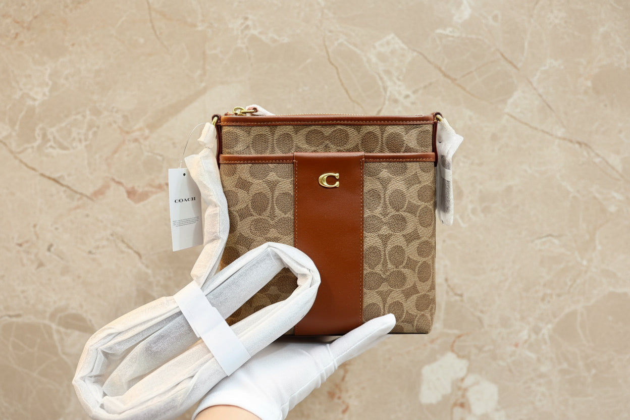 حقيبة كروسبودي من كوتش كيت