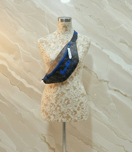 حقيبة خصر/صدر/حقيبة جسم مطبوعة بشعار شركة كوتش تشارتر للخيول والعربات