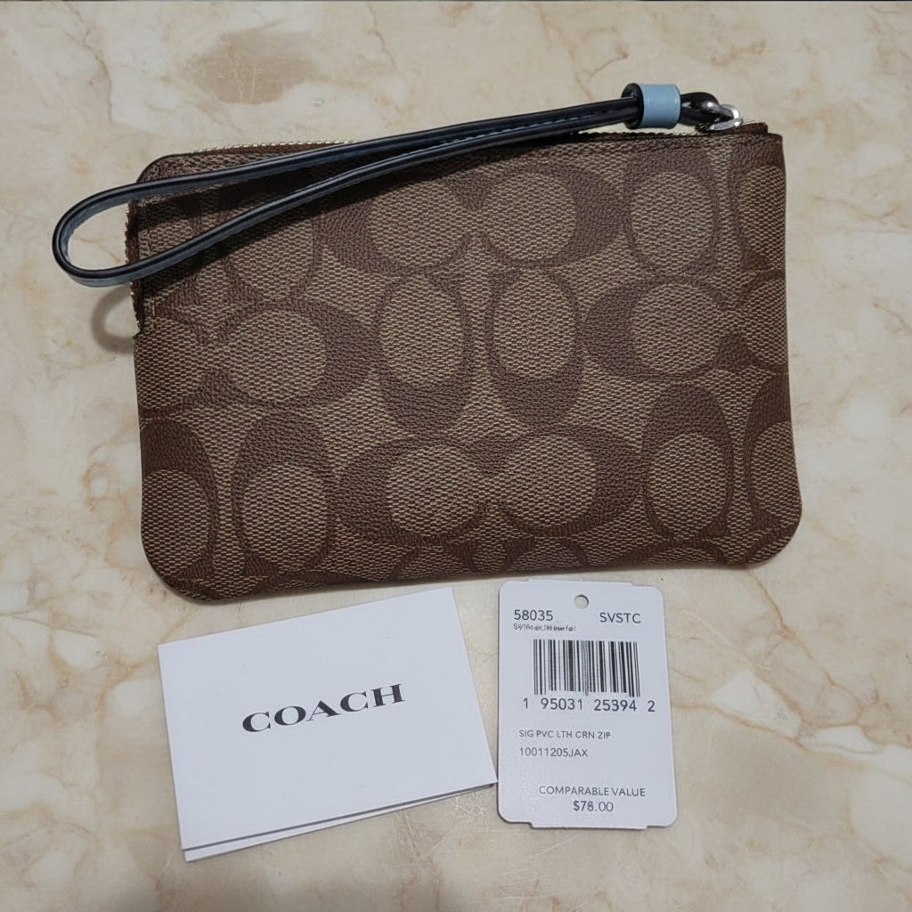 COACH SMALL CORNER SINGLE ZIP WRISTLET - SIGNATURE KHAKI/WATERFALL LIGHT BLUE