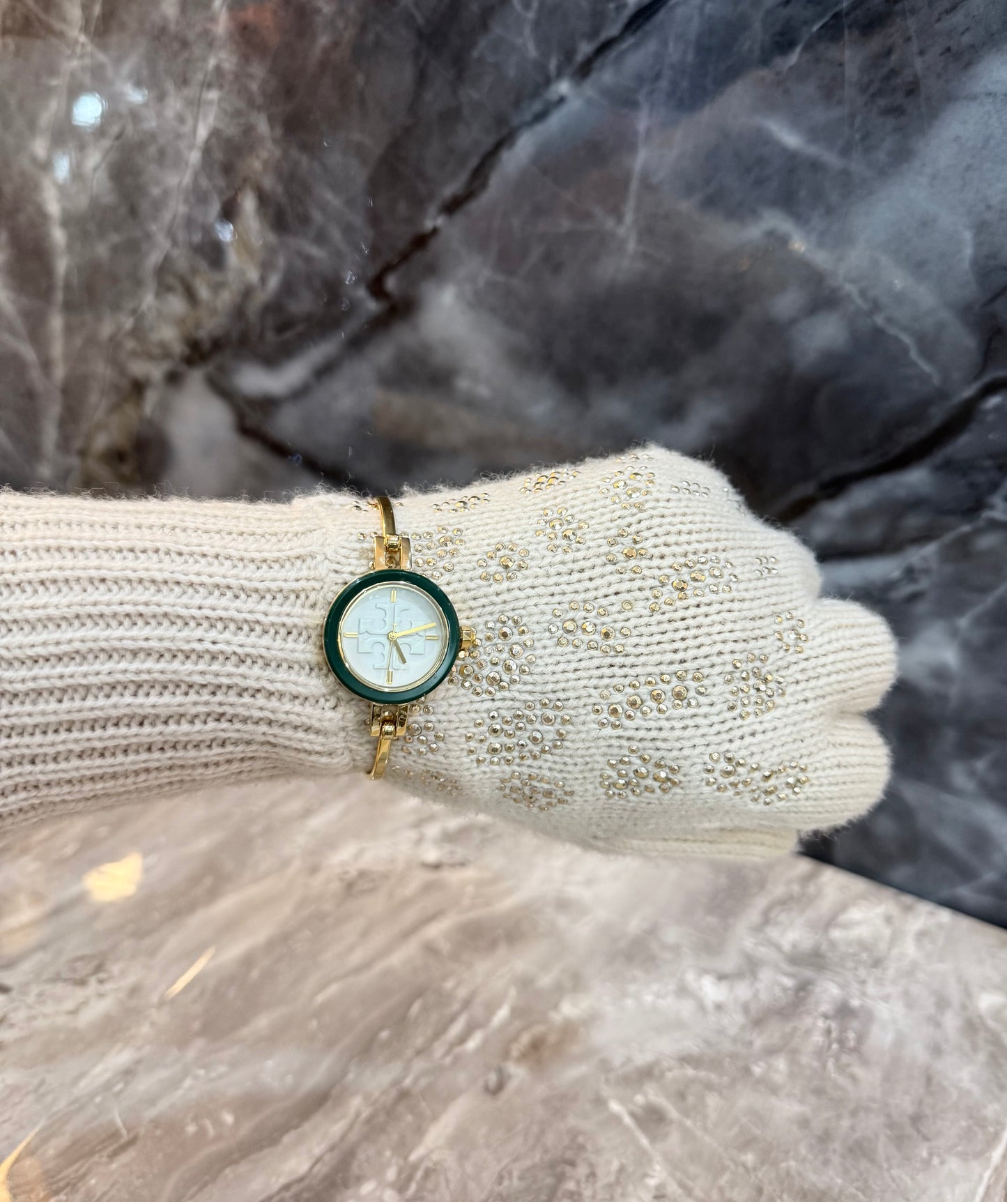 ساعة توري بورش الصغيرة ذات الأزرار القابلة للتبديل