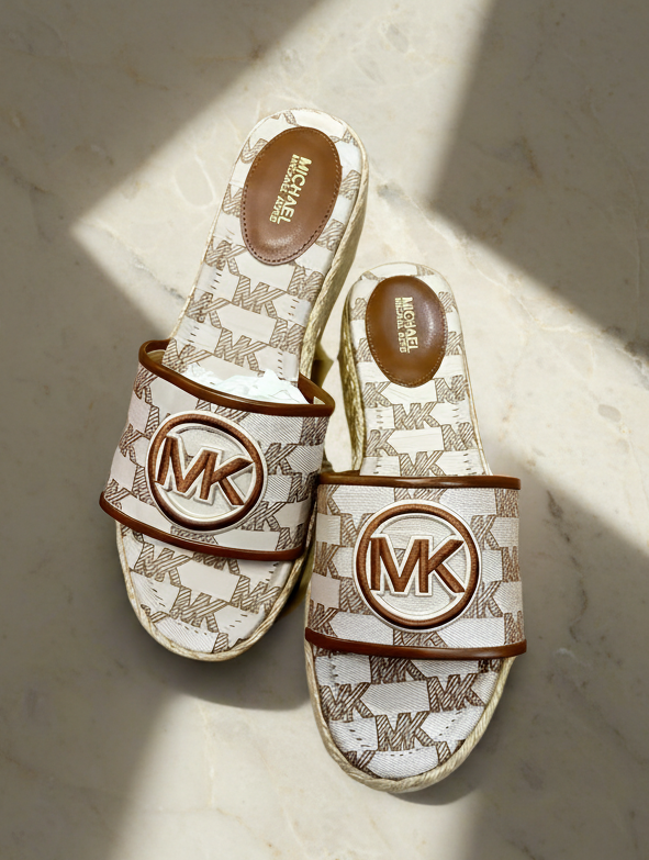MICHAEL KORS INDIRA WEDGE - JACQUARD BEIGE SIZE 6 CAN FIT TO SIZE 6.5