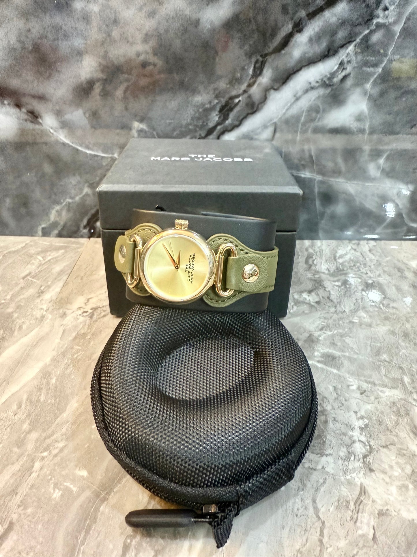 MARC JACOBS CUFF LEATHER WATCH