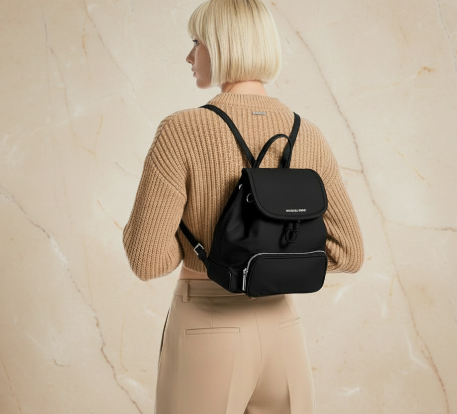 حقيبة ظهر صغيرة من مايكل كورس، مصنوعة من النايلون - أسود